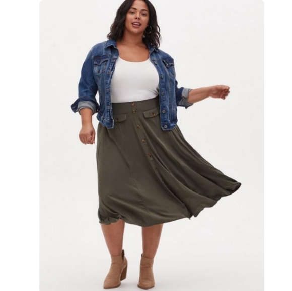 Torrid Midi Challis Button-Front Skirt - Picture 3 of 7